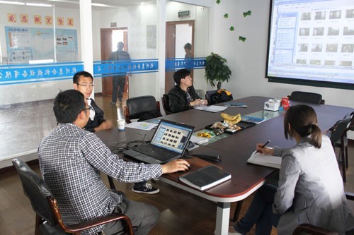 惠合工程師與大連冰淇淋生產線洽談現場2