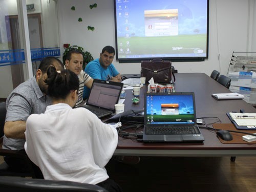 阿爾及利亞奶酪鍋客戶與工程師技術交流現場